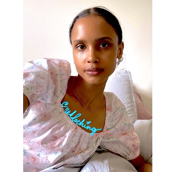 ❌SOLD❌ Spring Florals Cotton Puff-sleeved Top XL - Picture 2 of 7